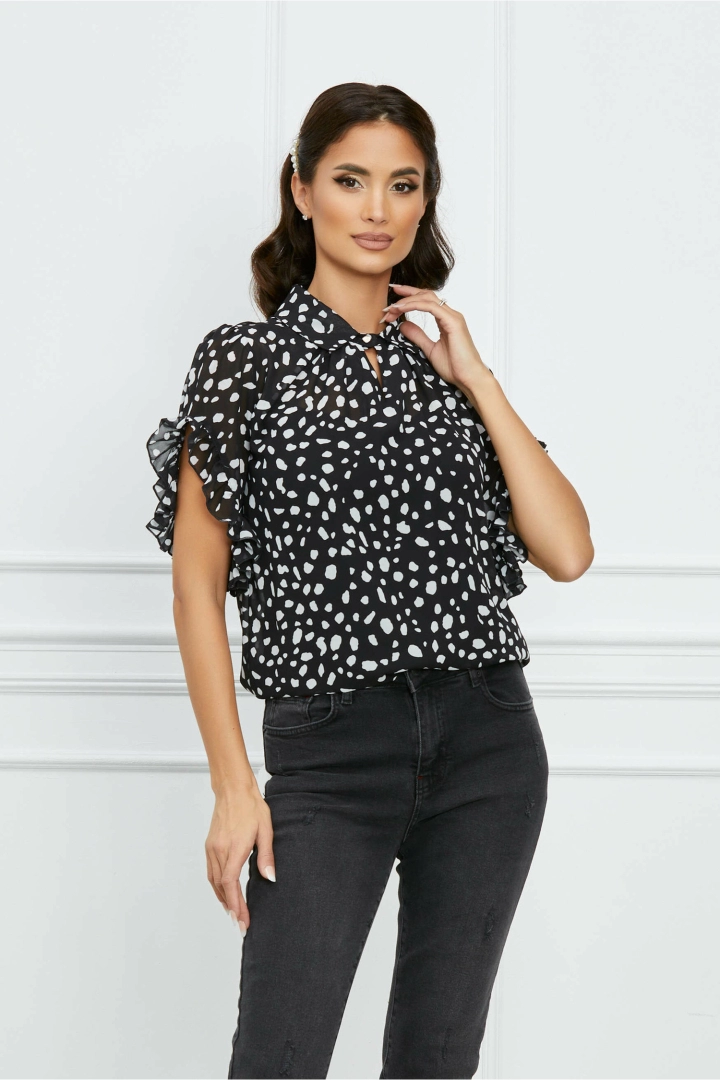 Bluza Dy Fashion neagra cu picatele si volanase la maneci Bluza Dy Fashion neagra cu picatele si volanase la maneci