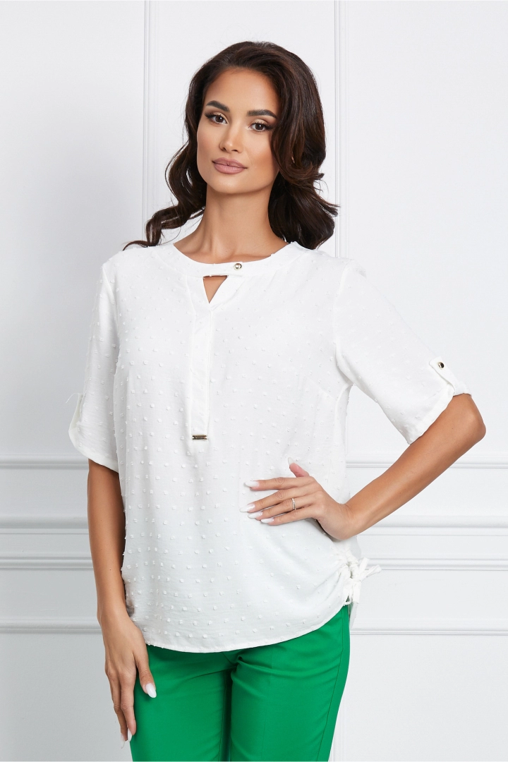 Bluza Nadia alba cu picatele in relief Bluza Nadia alba cu picatele in relief