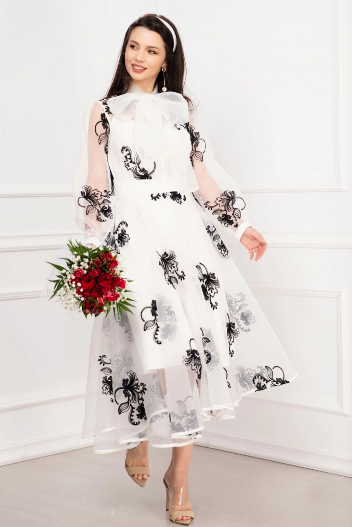Rochie de lux Daiana de cununie din organza cu flori brodate