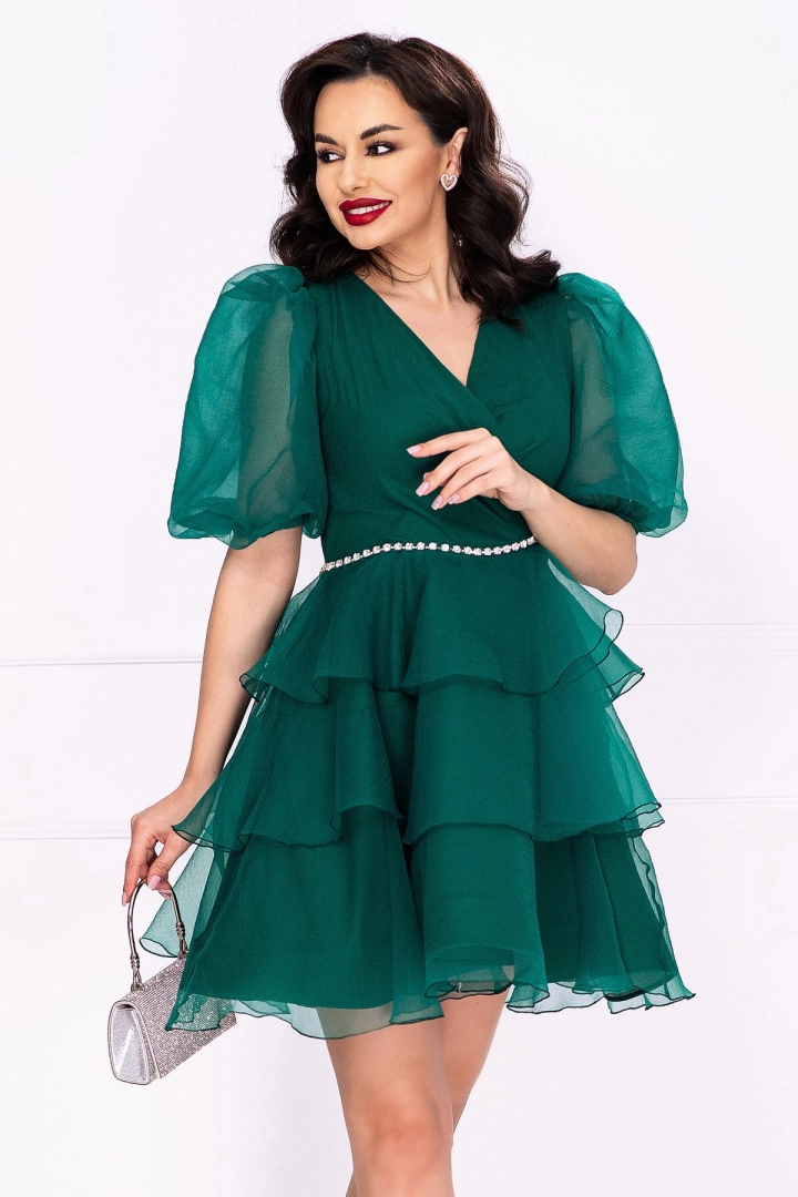 Rochie de Revelion verde din organza in clos accesorizata cu strssuri Rochie de Revelion verde din organza in clos accesorizata cu strssuri