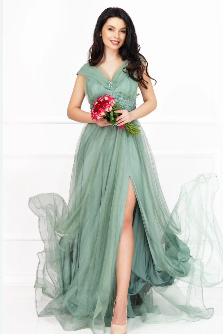 Rochie lunga verde de seara Evelyn eleganta din tulle cu strassuri Rochie lunga verde de seara Evelyn eleganta din tulle cu strassuri