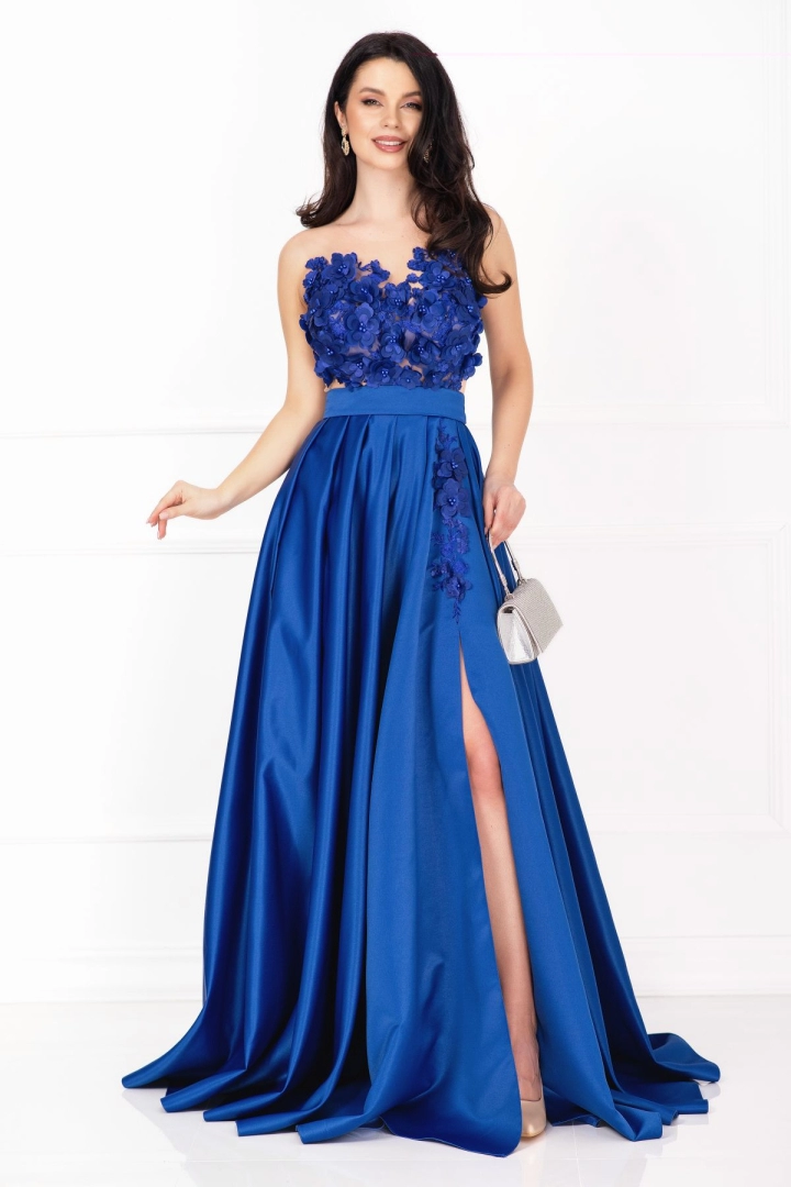 Rochie de soacră albastru-royal din tafta cu flori 3D si broderie Rochie de soacră albastru-royal din tafta cu flori 3D si broderie