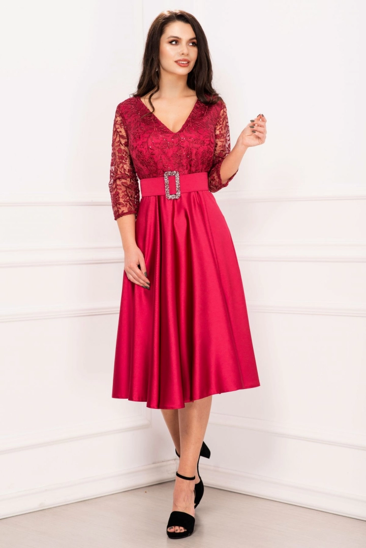 Rochie de soacra midi din tafta bordo cu dantela la bust si centura pretioasa Rochie de soacra midi din tafta bordo cu dantela la bust si centura pretioasa