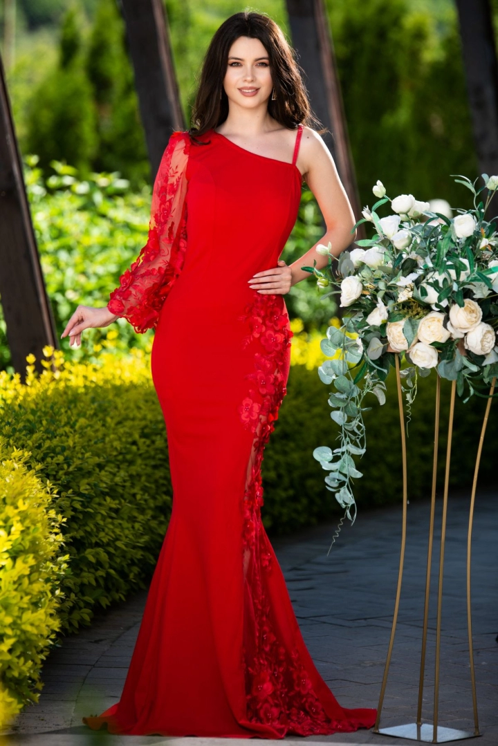 Rochie de soacră sirena Mariella rosie cu flori 3D si maneca clopot Rochie de soacră sirena Mariella rosie cu flori 3D si maneca clopot