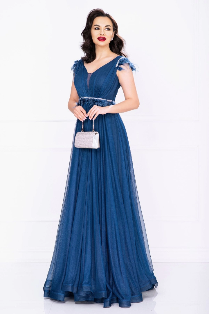 Rochie lunga de Revelion Petronela bleumarin decorata cu banda din fulgi Rochie lunga de Revelion Petronela bleumarin decorata cu banda din fulgi
