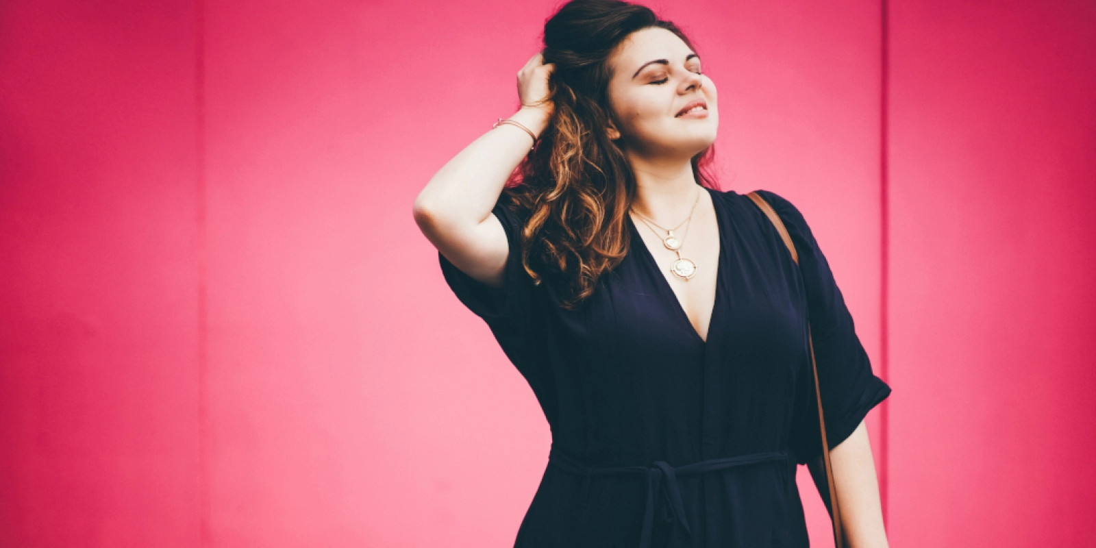 Trucuri de stil: Creeaza iluzii optice cu rochiile pentru a ascunde burta Trucuri de stil: Creeaza iluzii optice cu rochiile pentru a ascunde burta